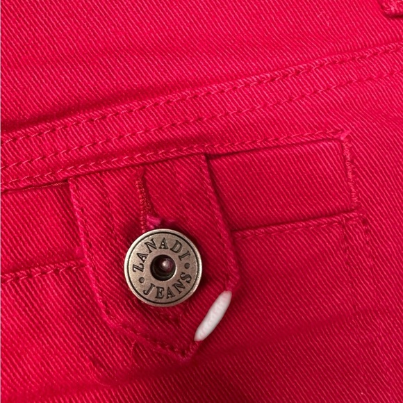 ZANADI.  Red Jean Shorts with Belt Loops and Fitted Design - Picture 5 of 6